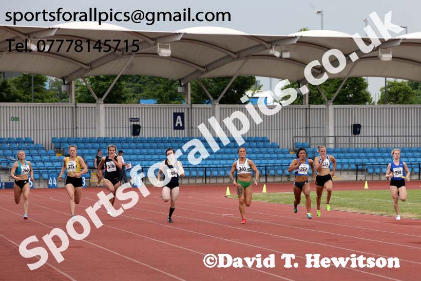Senior womens 200 metres, Northern Senior and Under-20s Champs., Sports City, Manchester. Photo: David T. Hewitson/Sports for All Pics